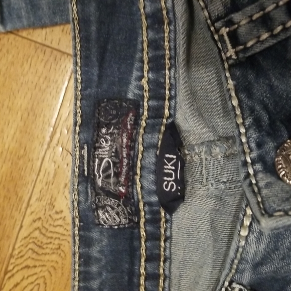 Silver Suki Mid-rise Skinny distressed Size 30/31 - Picture 2 of 9